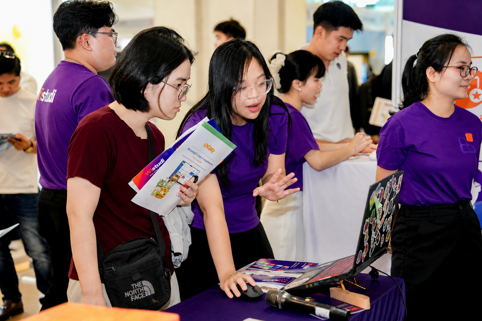 A Wistudi team member demonstrating the platform at Vietnam EdTech Expo 2026
